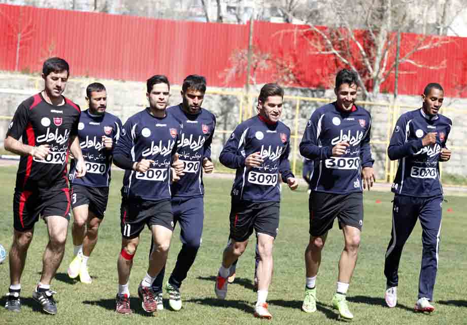 تمرین سرخپوشان پس از جلسه یک ساعته با برانکو برگزار شد تمرین سرخپوشان پس از جلسه یک ساعته با برانکو برگزار شد