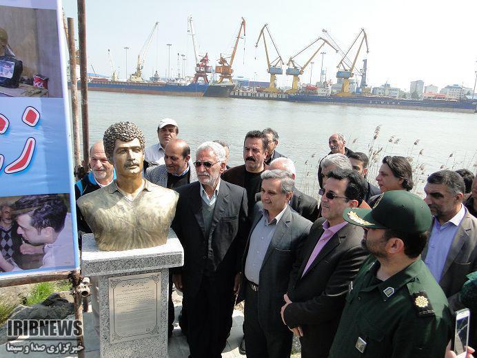 رونمایی از سردیس سیروس قایقران در انزلی