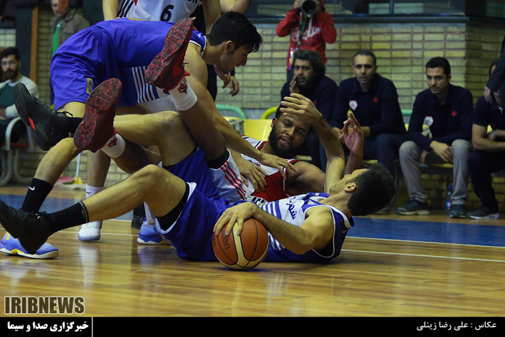 کاشانی ها شیمیدر را هم در خانه غافلگیر کردند کاشانی ها شیمیدر را هم در خانه غافلگیر کردند