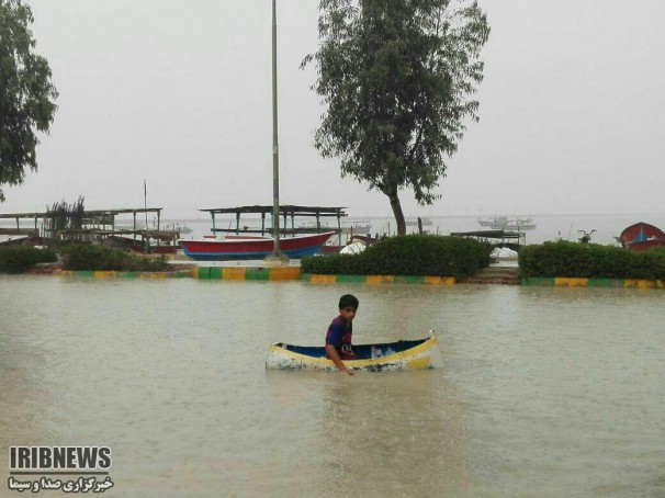 امروز درکنارک ساحل ودریا بهم رسیدند قایقرانی جوان کنارکی  درشهر