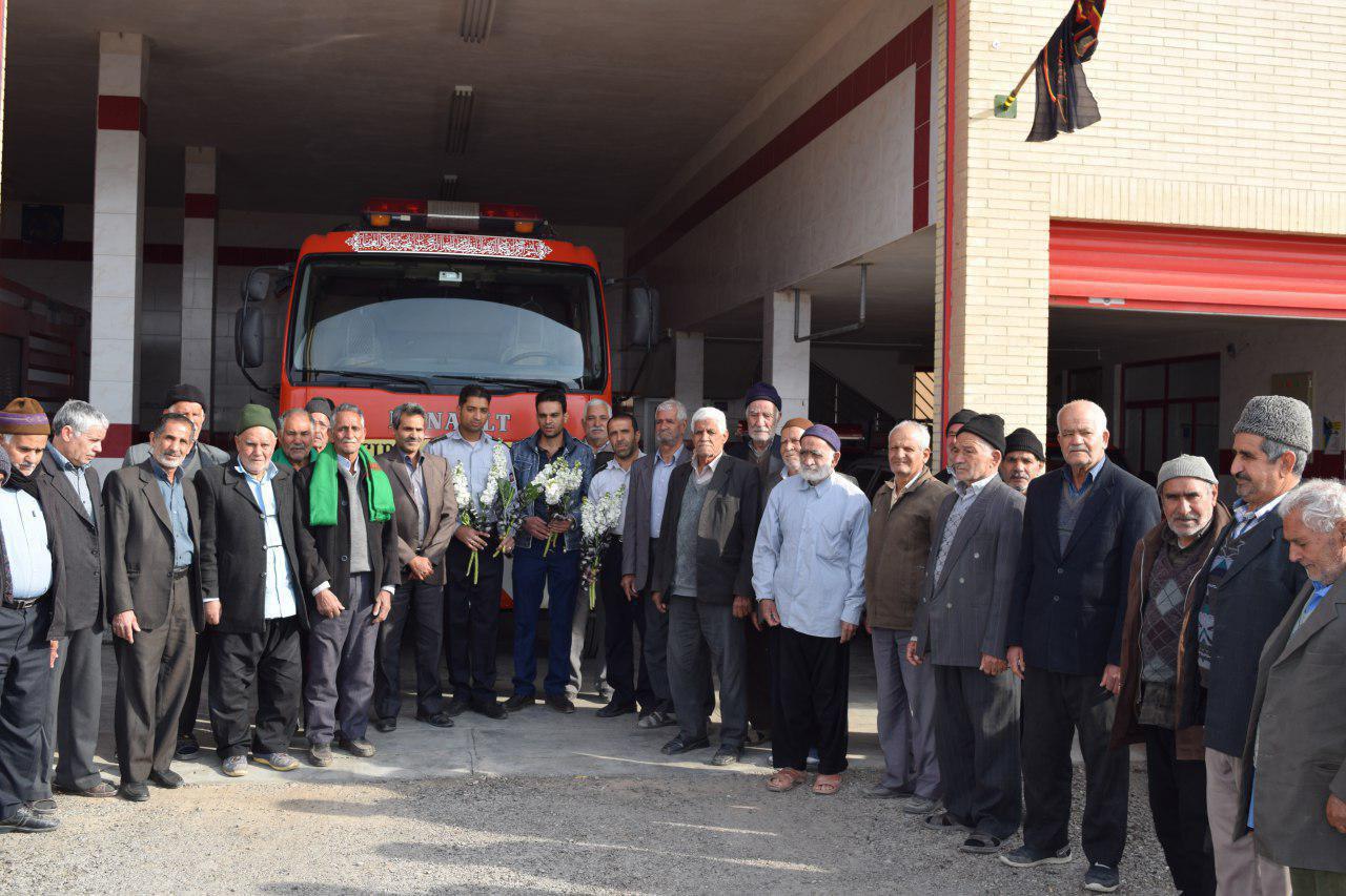 ابراز همدردی سالمندان مرکز توانبخشی برکت رضوانشهر با آتش نشانان