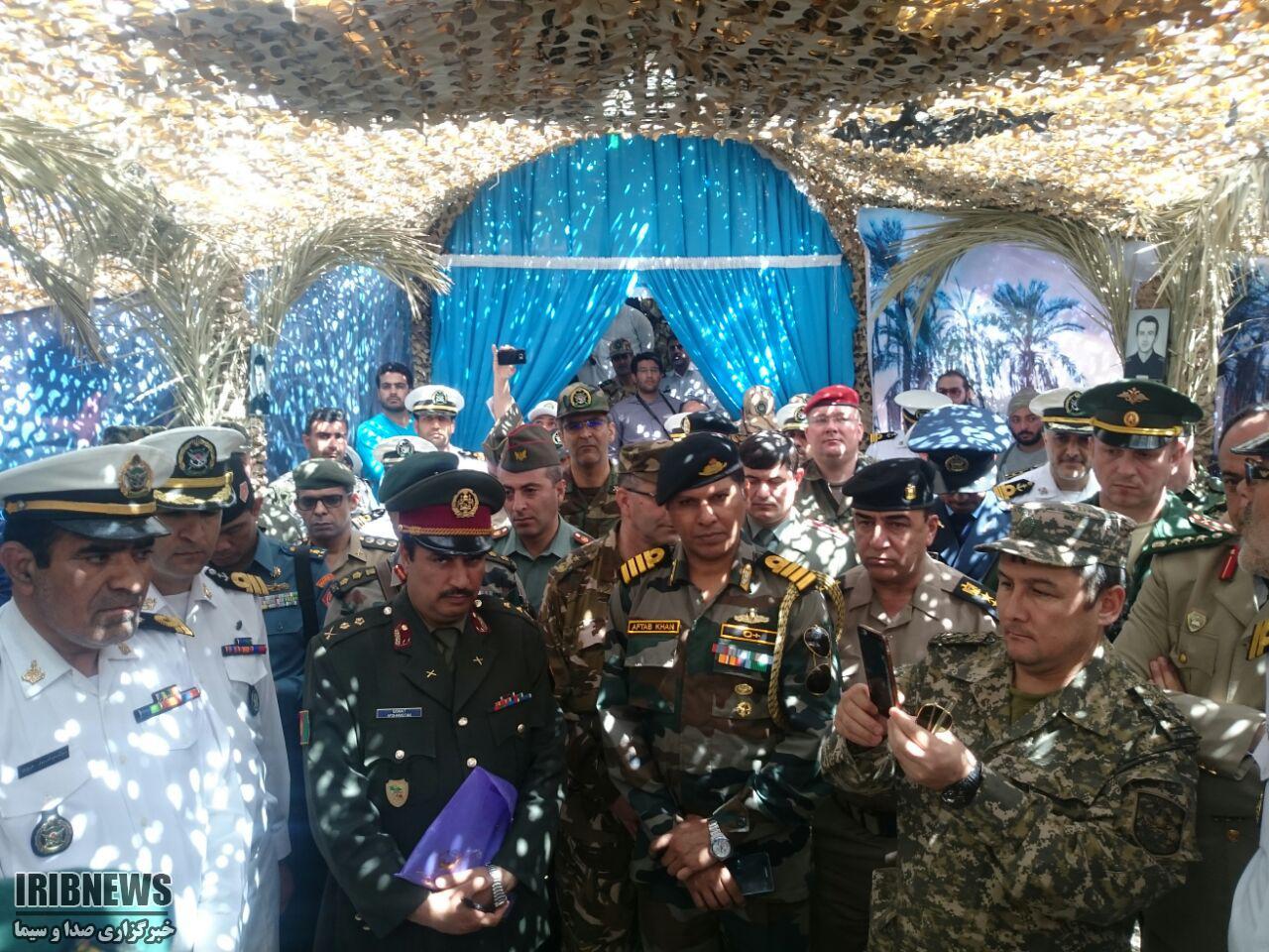 بازدید وابستگان نظامی 22 کشور از مناطق عملیاتی خوزستان