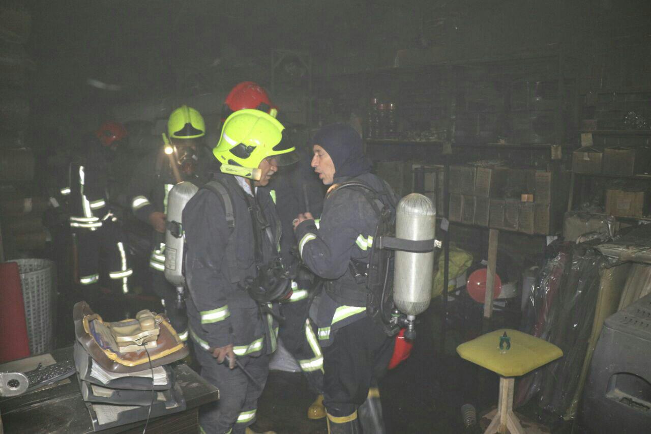 مهارحریق گسترده در کارخانه مبل سازی مشهد