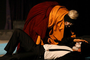 اجرای نمایش خیابانی برزخیها در اماکن تاریخی اصفهان اجرای نمایش خیابانی برزخیها در اماکن تاریخی اصفهان