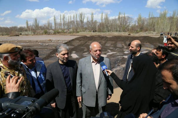بازدید وزیر نیرو از مناطق سیل زده آذربایجان شرقی