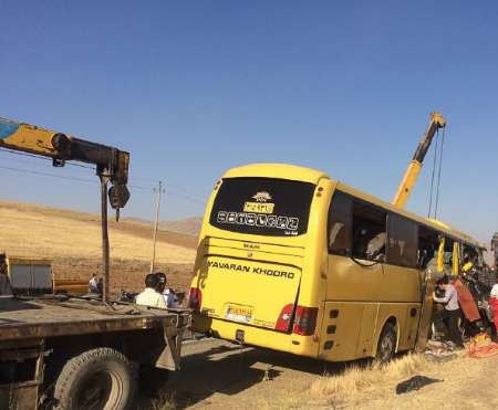 برخورد اتوبوس با تریلر حامل سنگ در مسیر رشتخوار -تربت حیدریه