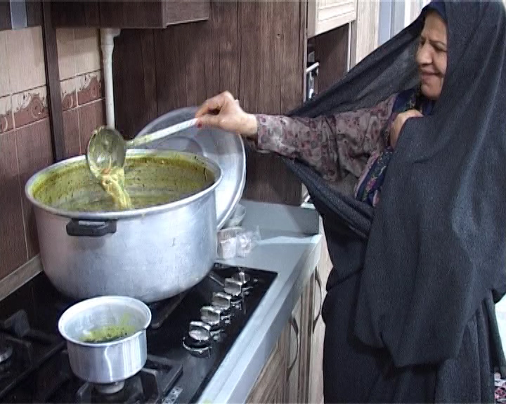 پختن آش شنبه سال در شهرستان انار