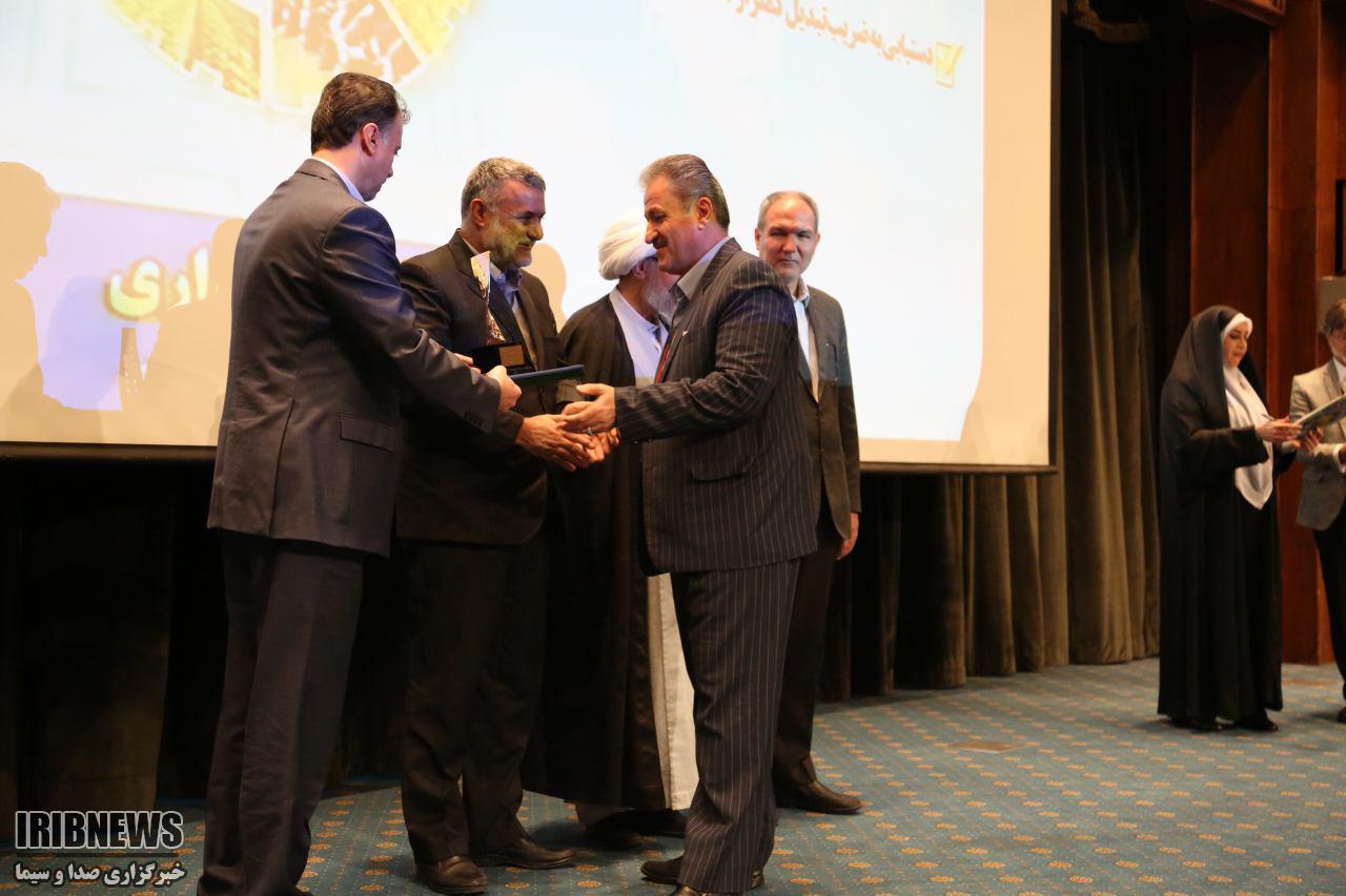 تجلیل از دامدار عشایر نشین استان در تهران