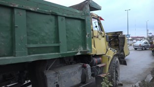 واژگونی کامیون حامل چوب در بابلسر