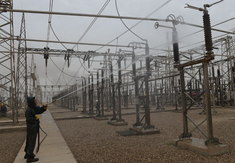پایداری شبکه برق خوزستان علیرغم گرد و خاک پایداری شبکه برق خوزستان علیرغم گرد و خاک