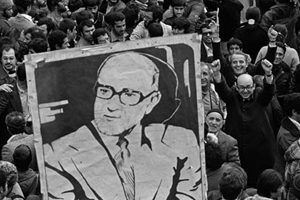 از استقرار دو دولت تا انحلال ساواک