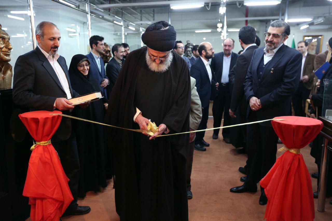 افتتاح نمایشگاه اوراق زرین