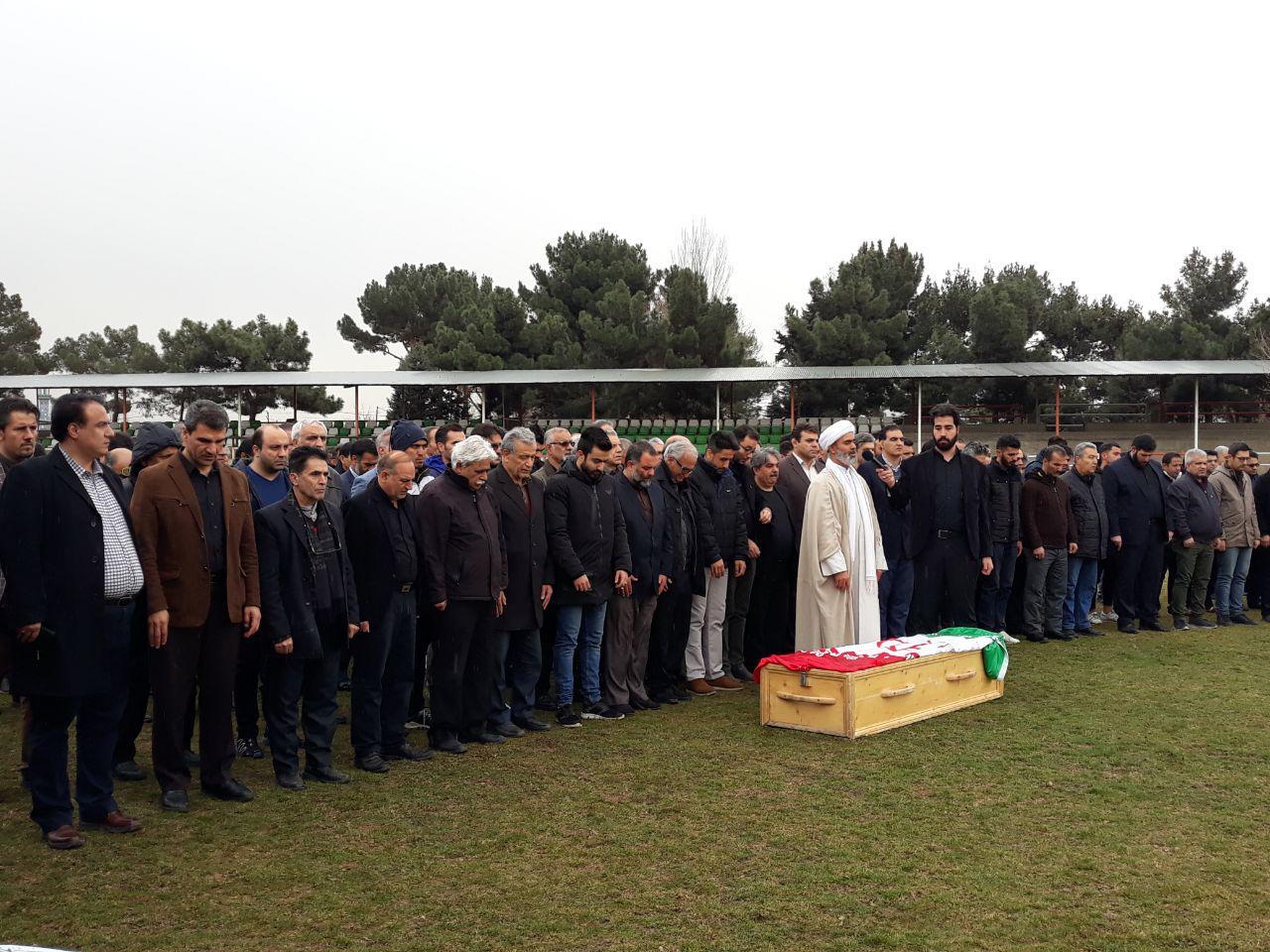 تشییع پیکر رضا کریمی پیشکسوت فوتبال تشییع پیکر رضا کریمی پیشکسوت فوتبال