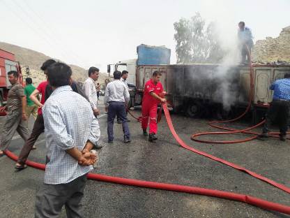آتش سوزی خودرو حمل ذرت در گچساران