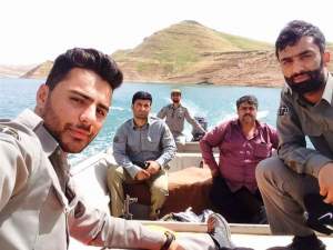 جمع آوری 5 رشته تور از سطح دریاچه گتوند