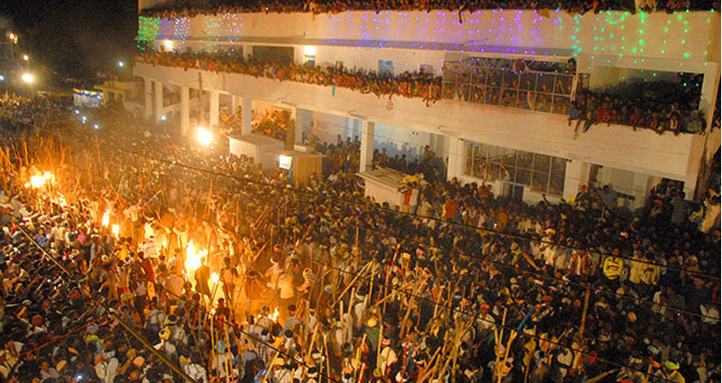 شگفت انگیزترین آیین های مذهبی در هند+ عکس