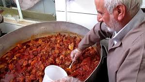 توزیع ۵۰۰ پرس غذای گرم بین نیازمندان