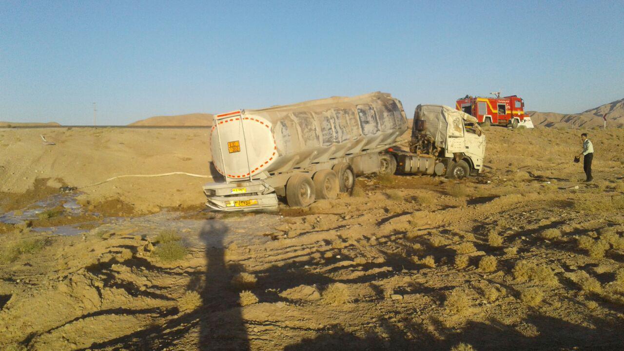 محدودیت ترافیکی با واژگونی تانکر سوخت در حاجی آباد