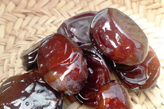 برداشت خرما از نخلستان‌های دشتستان