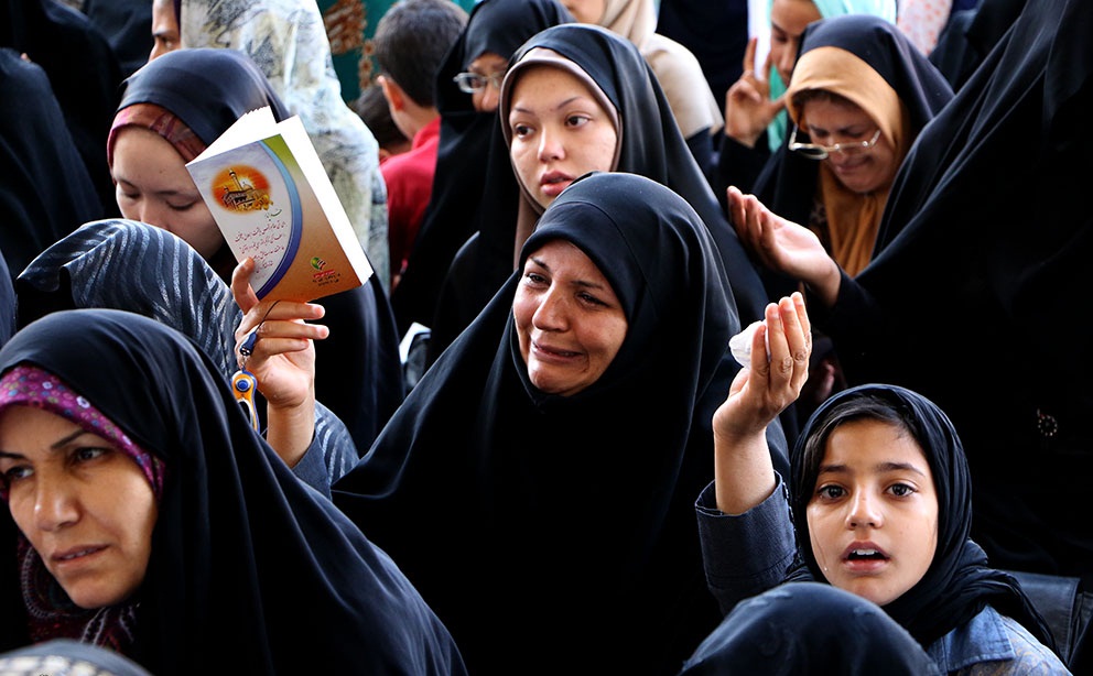 طنین دعای عرفه در حرم مطهر شاهچراغ (ع)