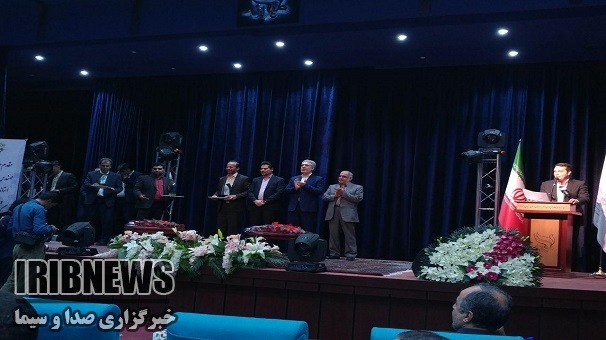 تجلیل از کارمندان فعال ونمونه در جشنواره شهید رجایی ، زنجان تجلیل از کارمندان فعال ونمونه در جشنواره شهید رجایی ، زنجان