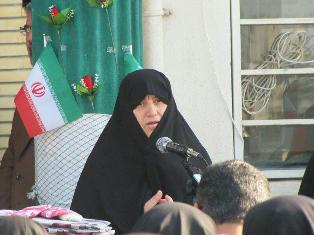 زنگ آغاز سال تحصیلی با حضور مادر شهید مدافع حرم