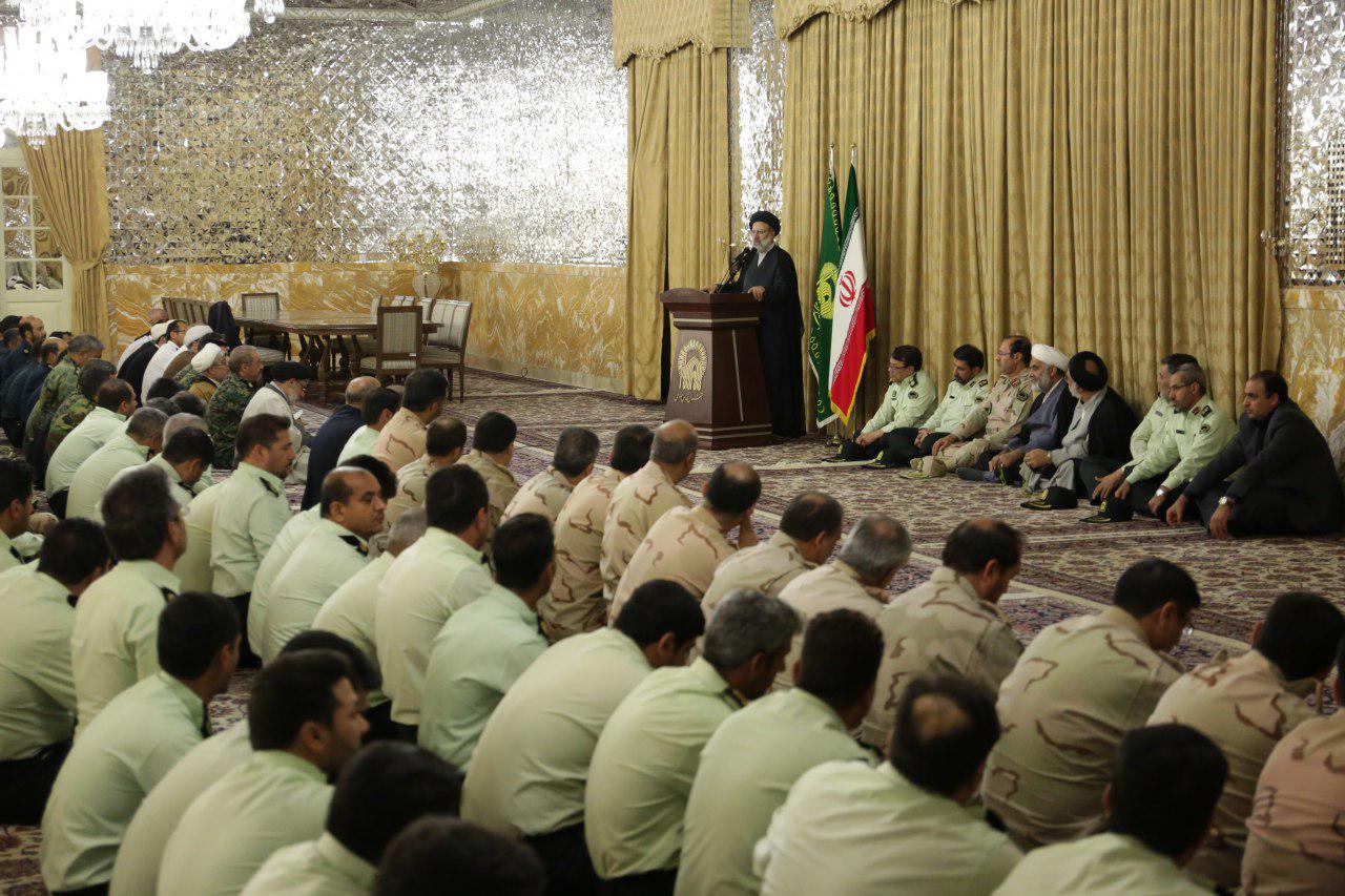 دیدار جمعی از فرماندهان و کارکنان نیروی انتظامی خراسان رضوی با تولیت آستان قدس رضوی