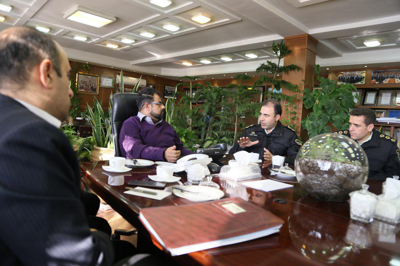 دیدار رئیس کلانتری 205 حرم مطهر امام خمینی (ره) با سرپرست سازمان بهشت زهرا(س) دیدار رئیس کلانتری 205 حرم مطهر امام خمینی (ره) با سرپرست سازمان بهشت زهرا(س)