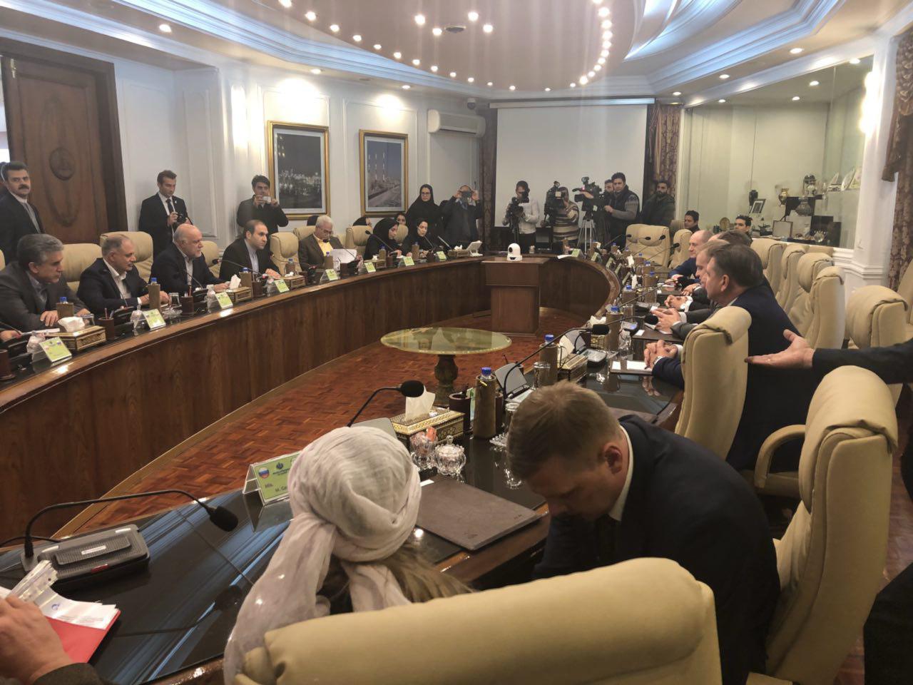 زنگنه خواستار توسعه روابط با گاز پروم شد