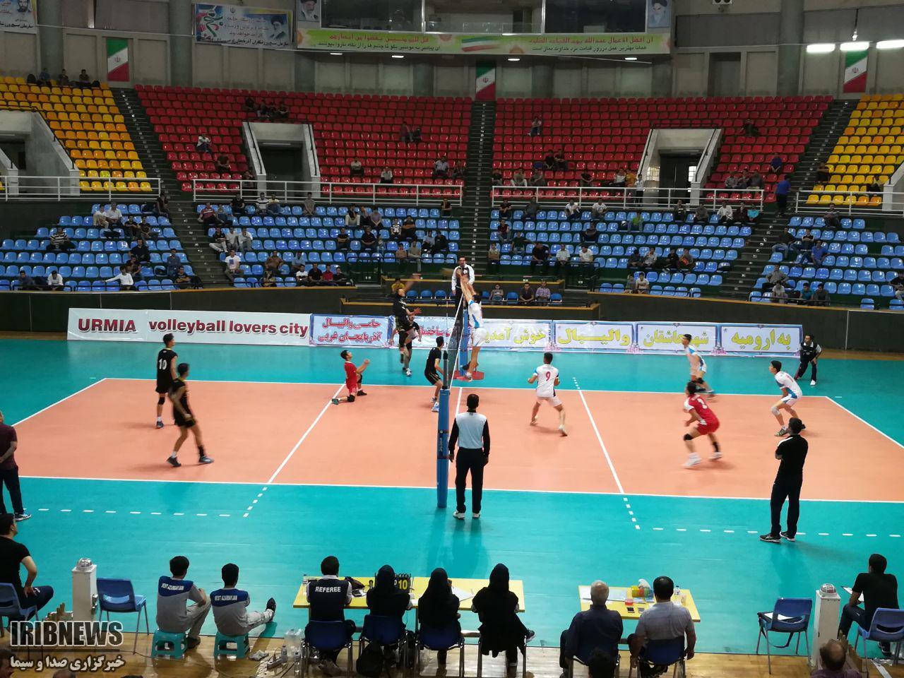 چهارمین باخت تیم مهاباد در مسابقات والیبال دسته یک کشور چهارمین باخت تیم مهاباد در مسابقات والیبال دسته یک کشور