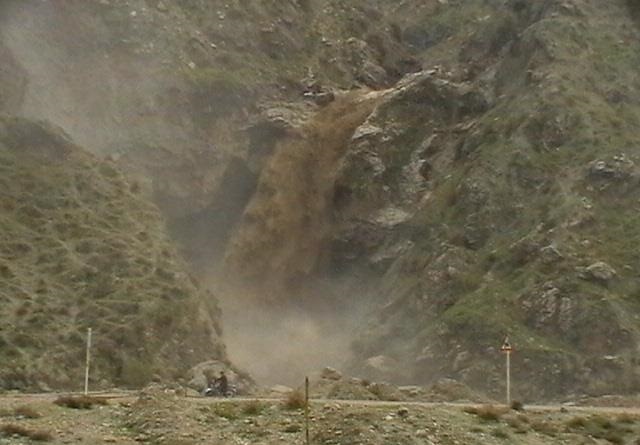 شکار لحظه جاری شدن سیلاب در لنده