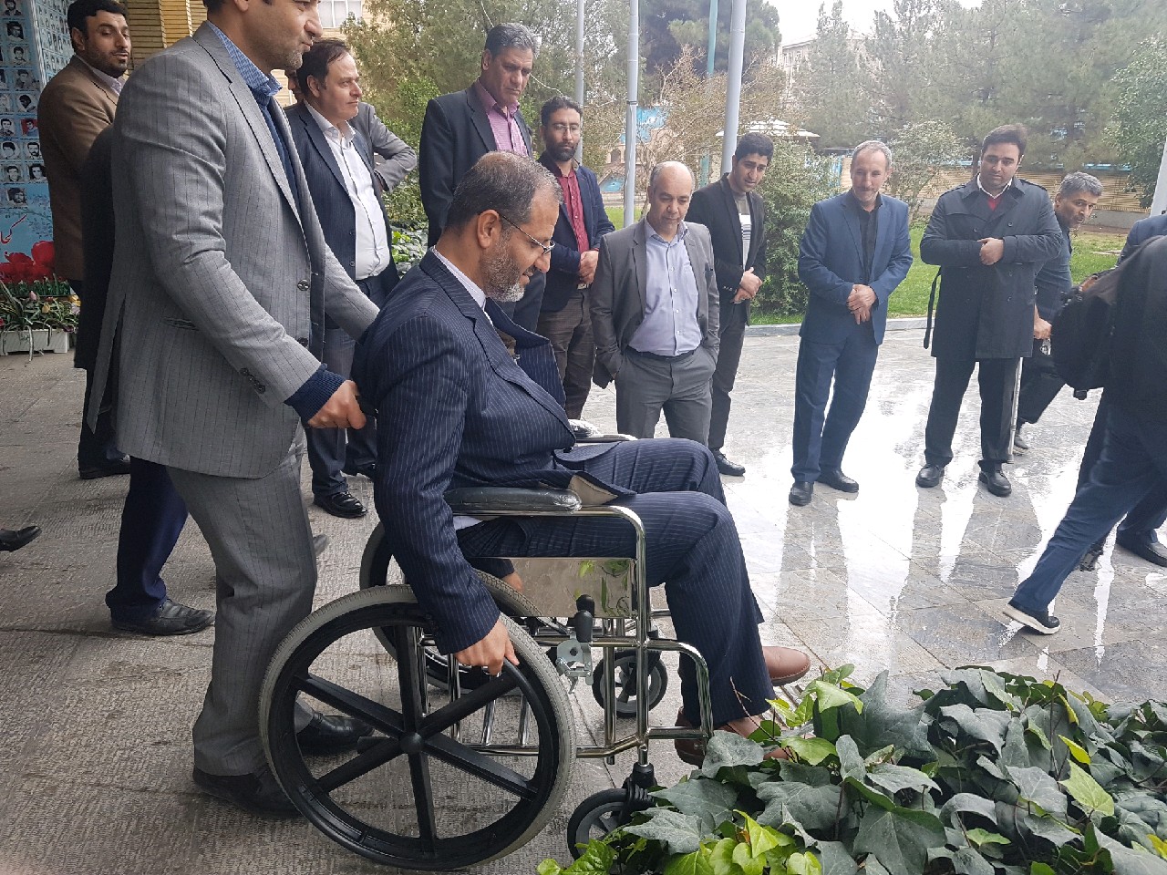 یه سوزن به خودت بزن ، یه جوالدوز به مردم+گزارش