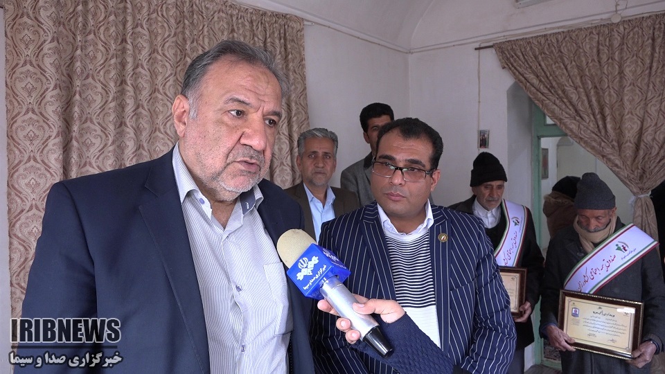 اهدای حکم بازنشستگی افراد زیر پوشش صندوق بیمه روستائیان و عشایر