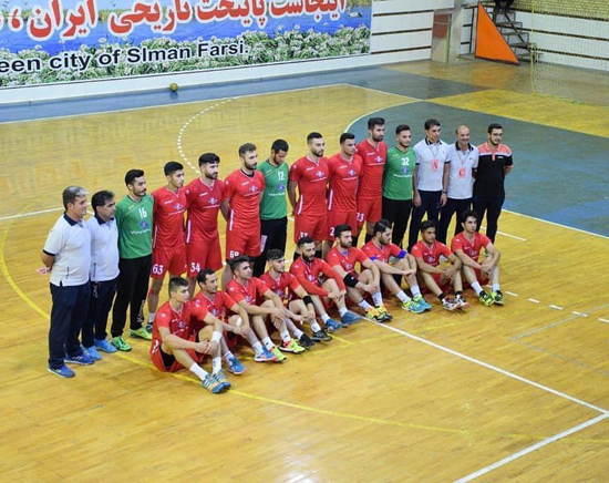 جدال هندبالیست‌های کازرون با صدرنشین لیگ برتر