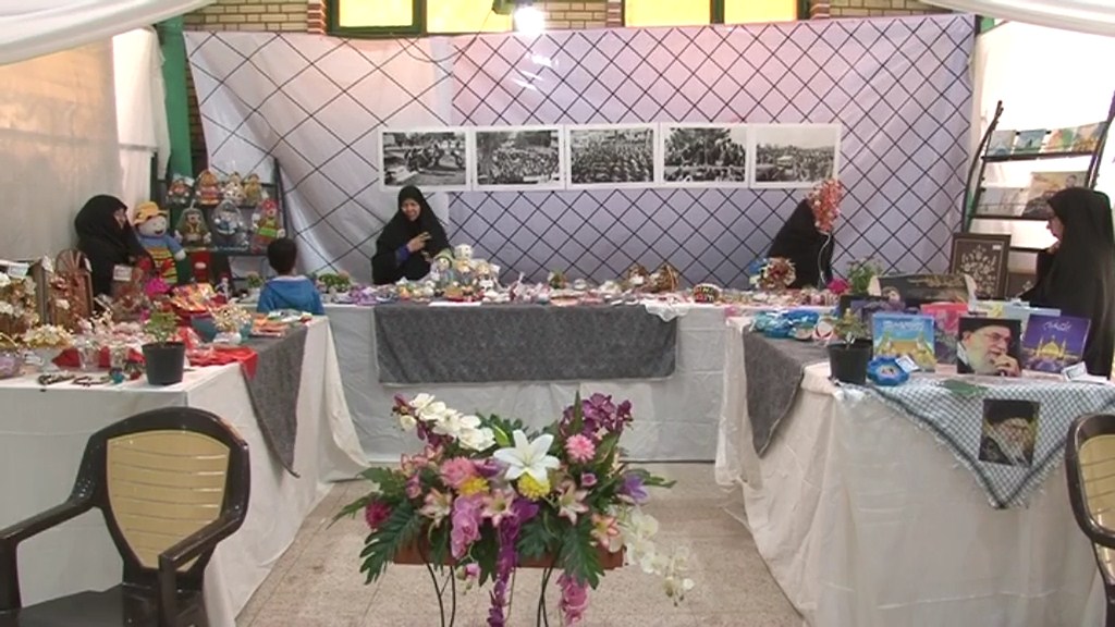 نمایشگاه فجر فاطمی در خمینی شهر