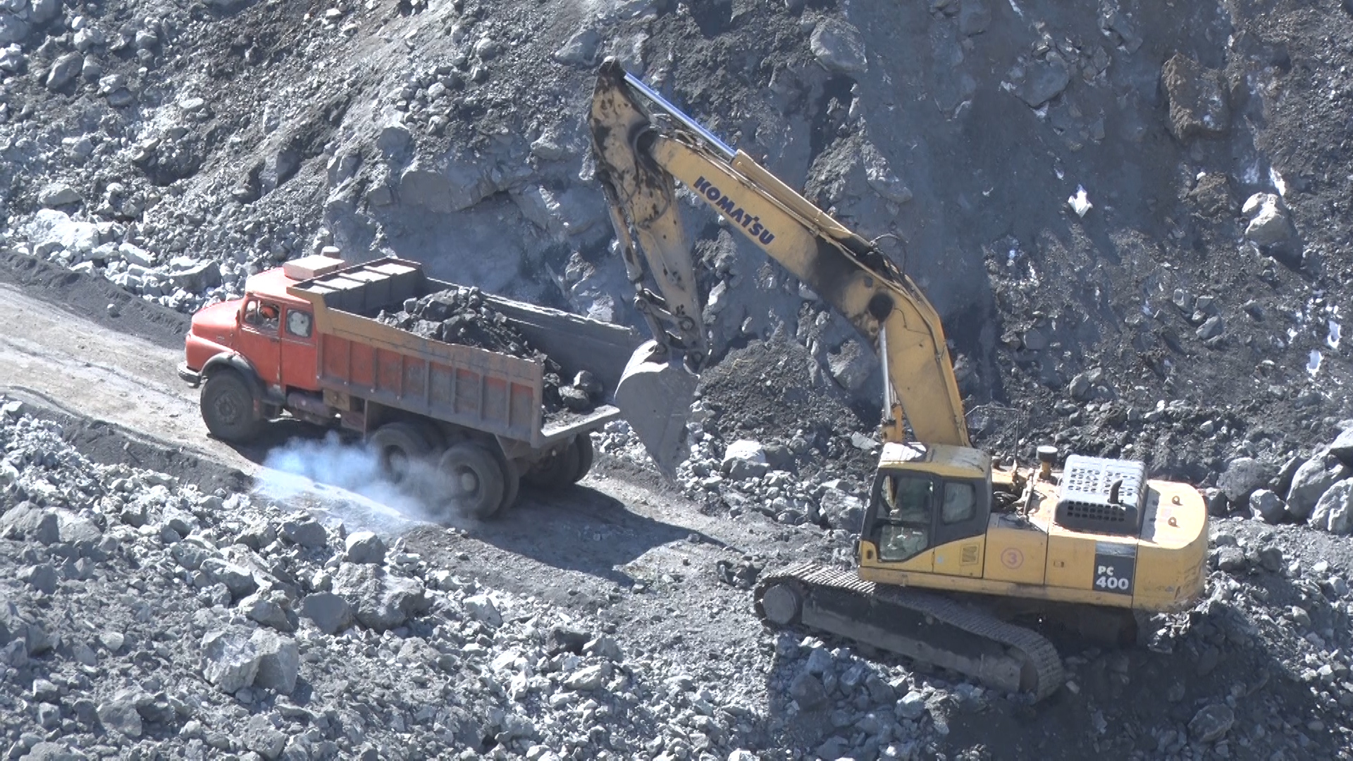 دومین گام انقلاب ،  از اصفهان تا کردستان