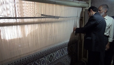 اهدای فرش به مزار سلطان ابوالقاسم نصر آباد خوسف