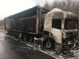 بار تریلی در آتش سوخت