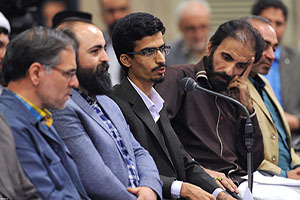 روایتی متفاوت از آنچه در دیدار شاعران می‌گذرد