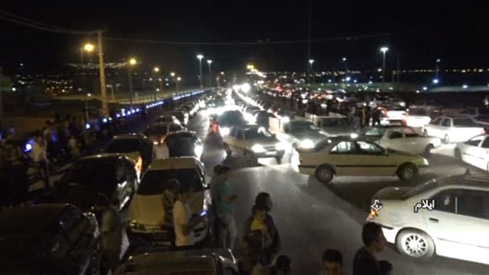 شادی مردم ایلام در پی پیروزی تیم فوتبال کشورمان در مقابل مراکش