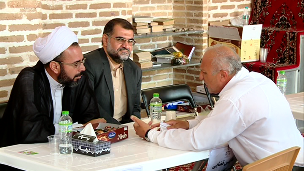 برپایی میز خدمت دستگاه قضا در میعادگاه‌های نماز جمعه + فیلم