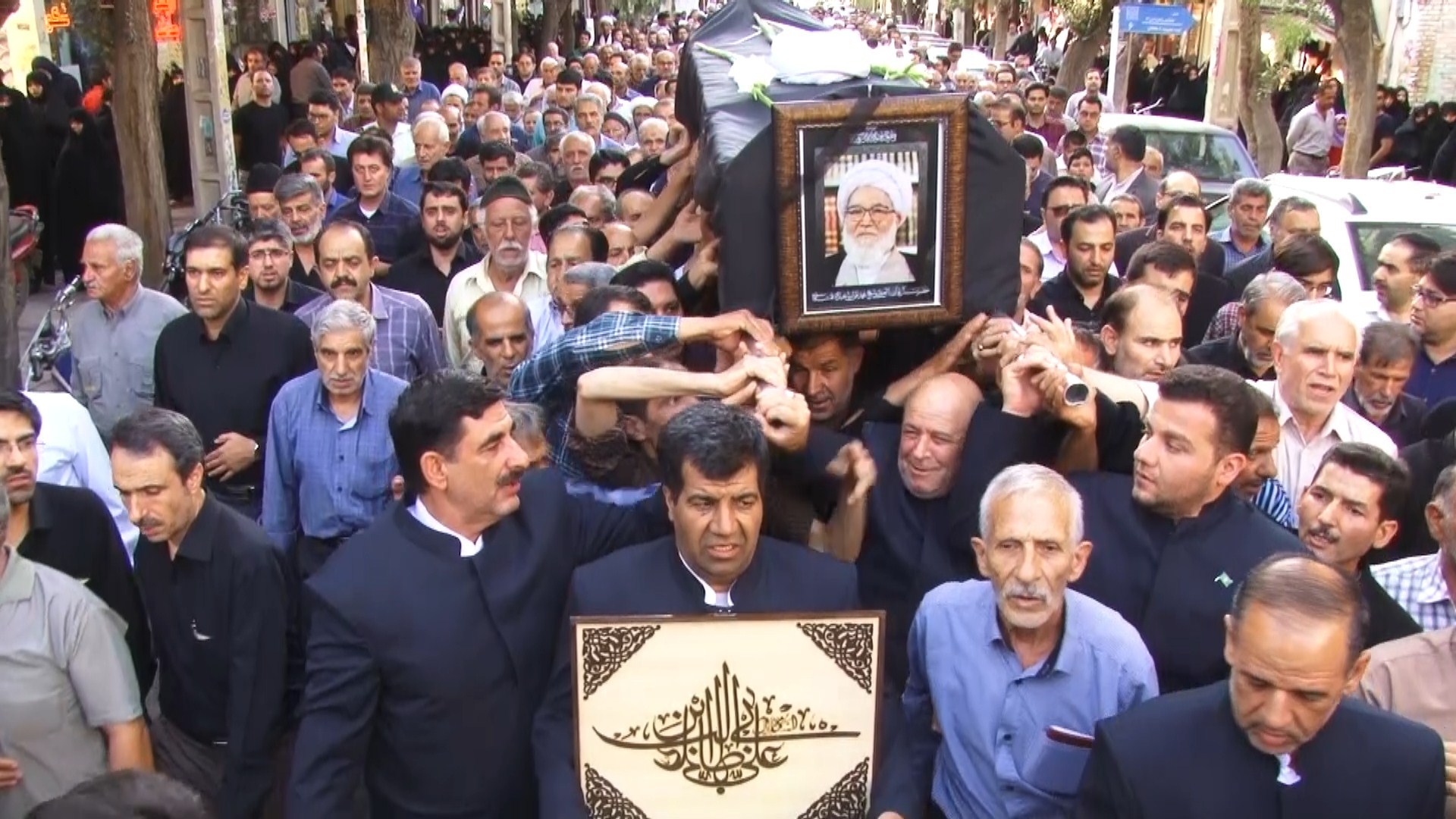 تشییع پیکر آیت الله اسماعیل پورقمشه ای در شهرضا