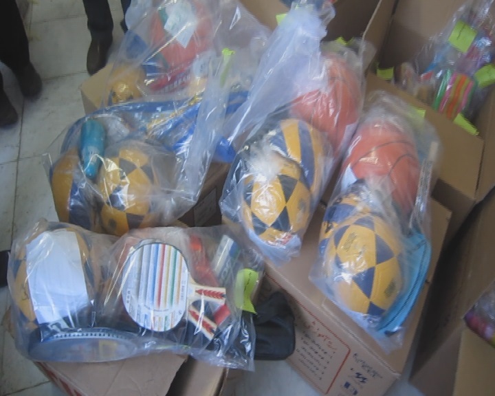 توزیع 100 بسته لوازم ورزشی بین مدارس شهرستان فیروزه توزیع 100 بسته لوازم ورزشی بین مدارس شهرستان فیروزه