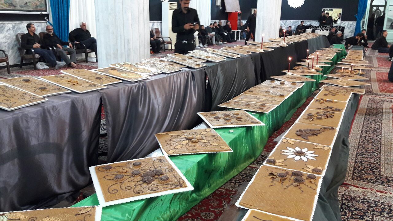 پخت و توزیع بزرگترین حلوای نذری کشور در کاشمر پخت و توزیع بزرگترین حلوای نذری کشور در کاشمر