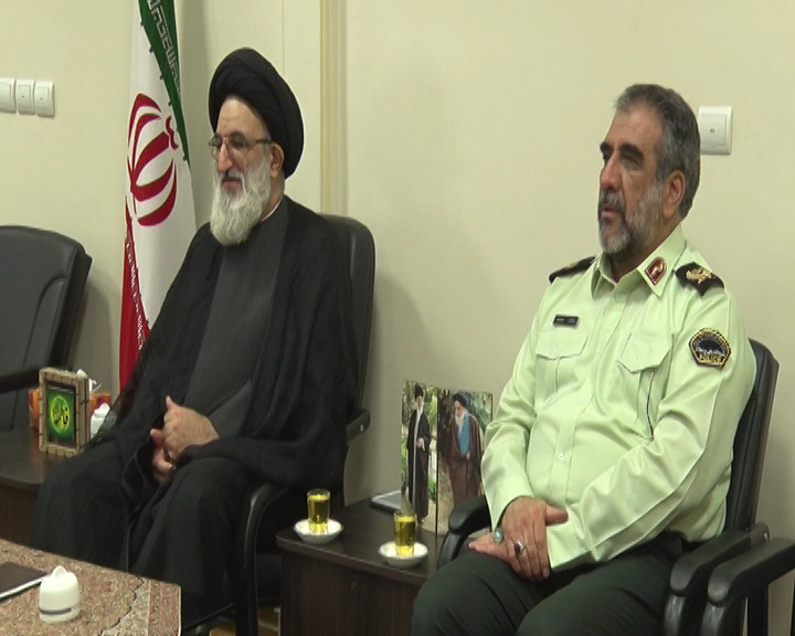 دیدار فرماندهان نیروی انتظامی باامام جمعه کرج