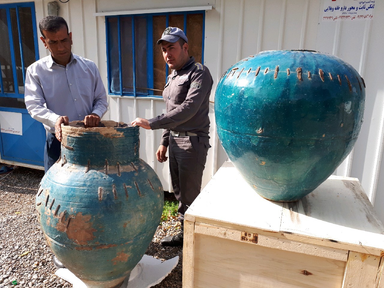 کشف دو خمره سفالی قاچاق در گمرک بازرگان