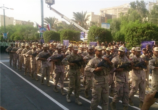 رژه نیروهای مسلح در سالروز شکست حصر آبادان