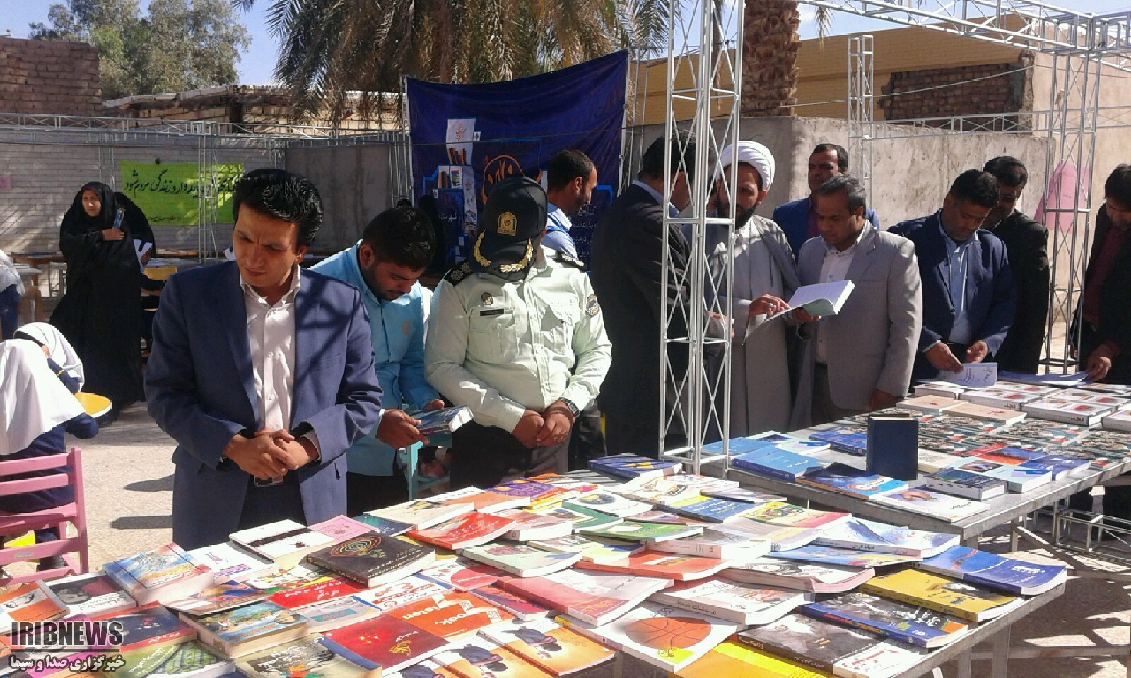 برپایی نمایشگاه کتاب در ریگان