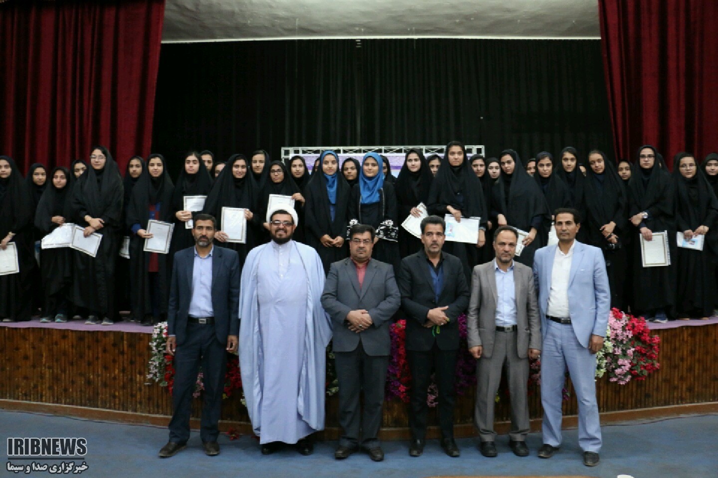 تجلیل از 355 دانش اموز برتر در زرند