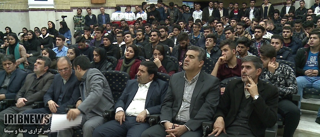 تجلیل از دانشجویان برتر دانشکده یزدان پناه سنندج تجلیل از دانشجویان برتر دانشکده یزدان پناه سنندج